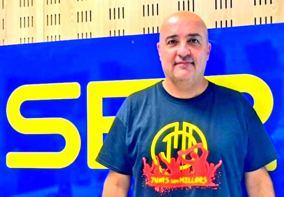 PedroBonet_2's tweet photo. Es @esberro💖 e INFLUENCER salido de la nada Pep Lladó HUMORISTA años 30 ofrece @SERdepbaleares una FIRMA para ENMARCAR. Desayunar en S. Bibiloni y comer con la suegra de mezclar natillas con garbanzos, de Caín y Abel de Arnau 🆘Tenas y de la profecía de Yuste 
ALERTA NARANJA⚠️🍊 https://t.co/1ABdqx9E1D