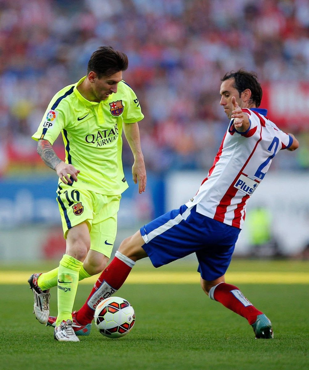 futtmais's tweet photo. Diego Godín fala sobre ter enfrentado Lionel Messi:

"Tive a desgraça de jogar na mesma época que ele. Guardo uma infinidade de lembranças disso.

Um dia me disseram que eu fazia parte dos jogadores que mais o enfrentaram ao longo de suas carreira, então imagine o número de histórias que eu poderia contar. 43 partidas para apenas 2 vitórias."

🗞️ @RMCsport