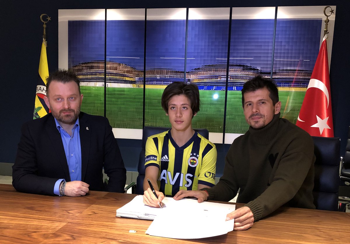 FenerbahceNewsX's tweet photo. ARDA GÜLER 6 SENE DAHA REAL MADRİDDE OYNAYACAK.
TEBRİKLER ARDA! ❤️
https://t.co/50RVnuoZEu https://t.co/nANB5Q5tb2