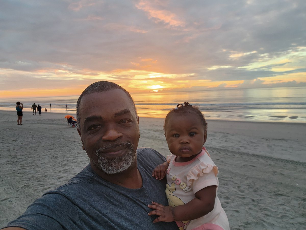 IIIGaither2's tweet photo. ..we watched the sunrise together....priceless... https://t.co/Bwhpm0lvqa