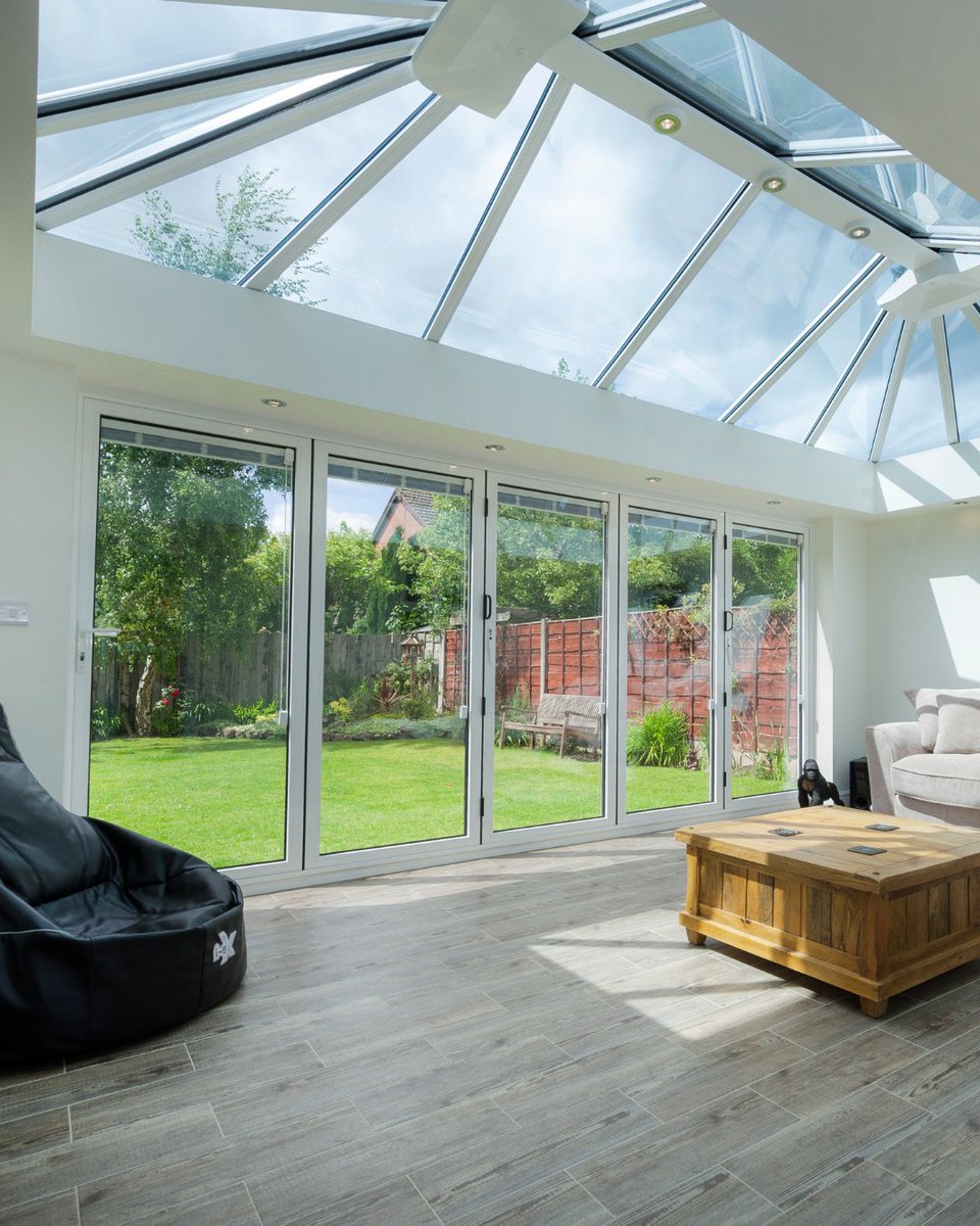 MerlinNetwork1's tweet photo. We engineer our PVCu windows to withstand driving rain and high wind loads. Precision fabrication in our factory ensures exact tolerances, tight weather seals, and smooth installation.

Protect your business reputation this winter by fitting frames built for local conditions. https://t.co/Fp2rDTI0hB
