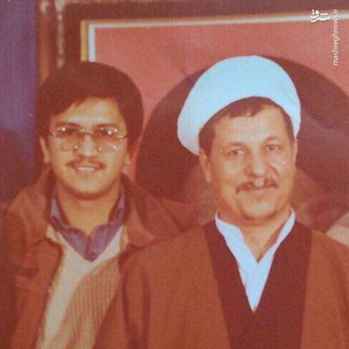 tasmime_kobra's tweet photo. جمله طلایی کوچک زاده:
«چرا کشور اینقدر بی صاحب شده که راننده رفسنجانی هر غلطی دلش می‌خواد تو این کشور میکنه؟!» 
#همتی
#کودتا https://t.co/7StPenCPof