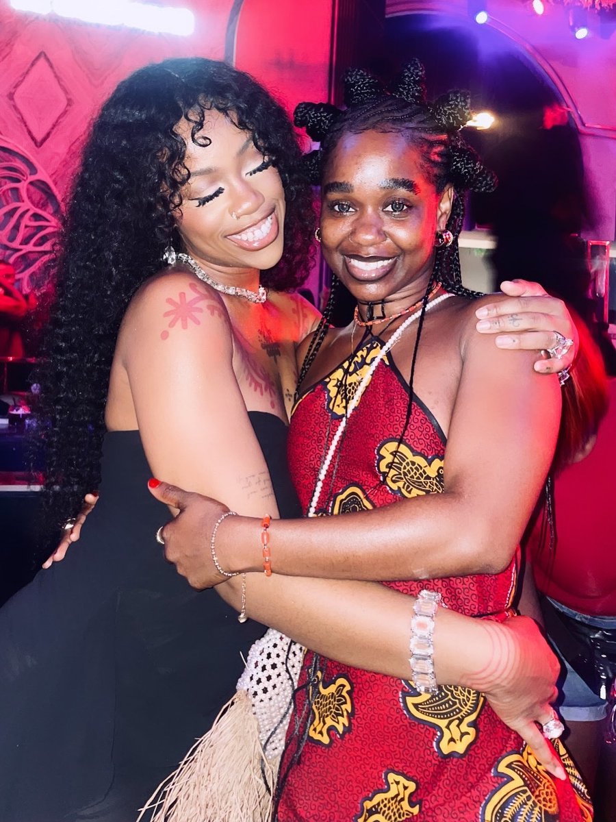 shirleydion_'s tweet photo. A true full-circle alignment ✨ Met the iconic @theslumflower , sweet soul 🥰 while celebrating @groovymono ’s birthday 🥳. She told me she loved the little note I handwritten inside her @PROPELLER.GANG packaging! 😭❤️ 

As a designer, hearing that direct feedback from someone… https://t.co/7hRU2DMNC0