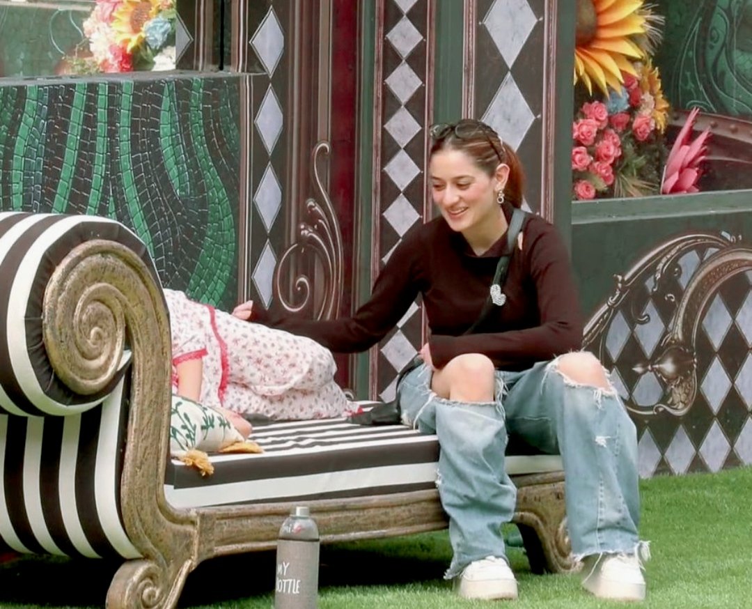 twilightfae_'s tweet photo. just her being her cutest self 🥹🎀
#UditjSingh #BiggBoss20 https://t.co/qqzutaiUyw