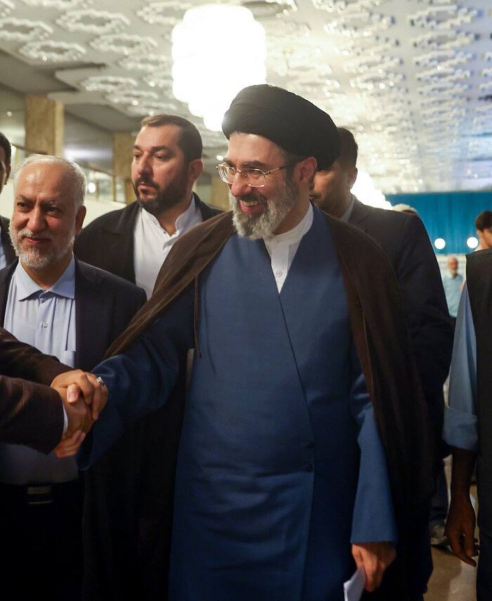 zeynosham's tweet photo. به رهبر ابرقـ.درت جهان سلام کنین❤️
خوش عکس:)
جهت زیبا سازی این فضا😎 https://t.co/FXyO5hF5iu