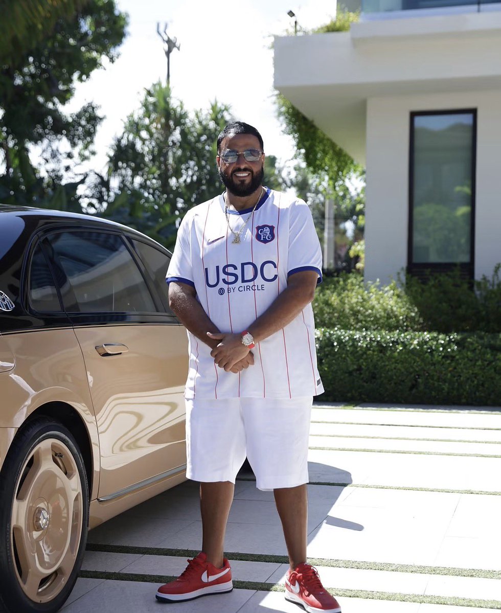 KashRazzaghi's tweet photo. WE THE BEST @USDC @ChelseaFC @djkhaled https://t.co/nGI1iMep85