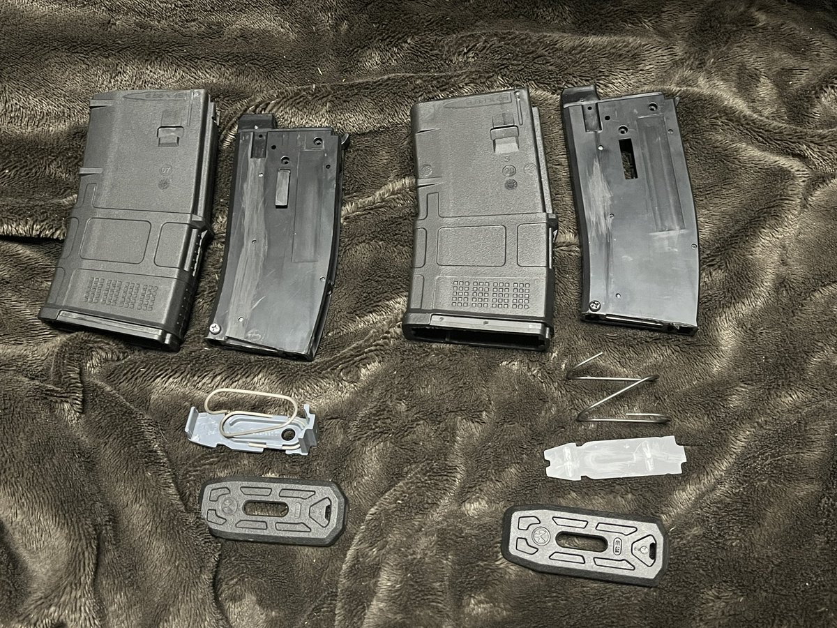 MMkoike's tweet photo. そんなわけで二つめのエボルト用ショートマガジン完成しました。（写真右）
トレポン用のpmag20タイプベースです。
ケースの加工はこちらの方が簡単でした。

作り方はいい感じの大きさにカットして組み立てるだけです。

がんばってみんなもつくろう！ https://t.co/W6me5wr9hI