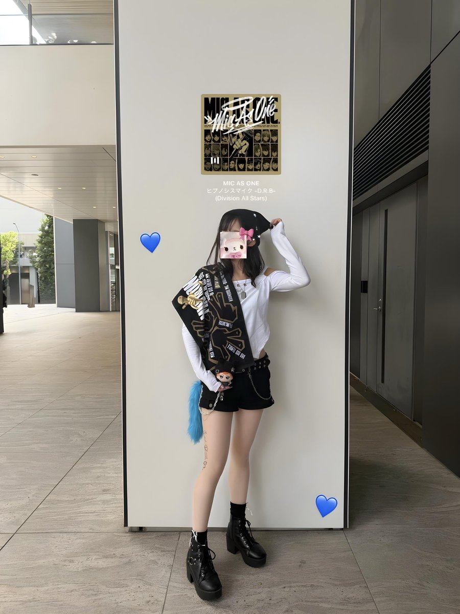achi_119's tweet photo. #ヒプマイ12thライブ
#ヘッズの参戦服見せて

しっぽに合わせたギャル風コーデ🤙🏻🎀.⋆
帽子はりおぬいとお揃い🐈‍⬛
ギリギリでリセール勝ち取れてDay1参戦だけだったけど、やっぱりラップって楽C~!!!🎤💙
次も待ち遠C~!!!だね🎶 https://t.co/kr5kYyHe07