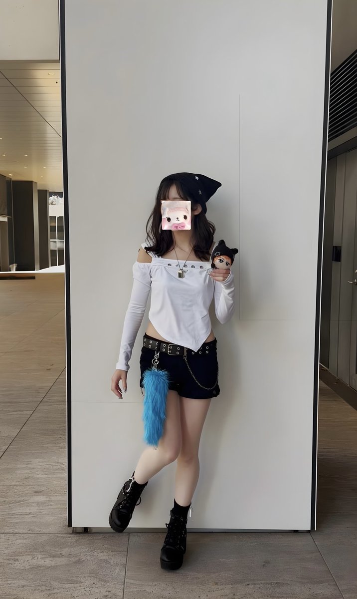 achi_119's tweet photo. #ヒプマイ12thライブ
#ヘッズの参戦服見せて

しっぽに合わせたギャル風コーデ🤙🏻🎀.⋆
帽子はりおぬいとお揃い🐈‍⬛
ギリギリでリセール勝ち取れてDay1参戦だけだったけど、やっぱりラップって楽C~!!!🎤💙
次も待ち遠C~!!!だね🎶 https://t.co/kr5kYyHe07