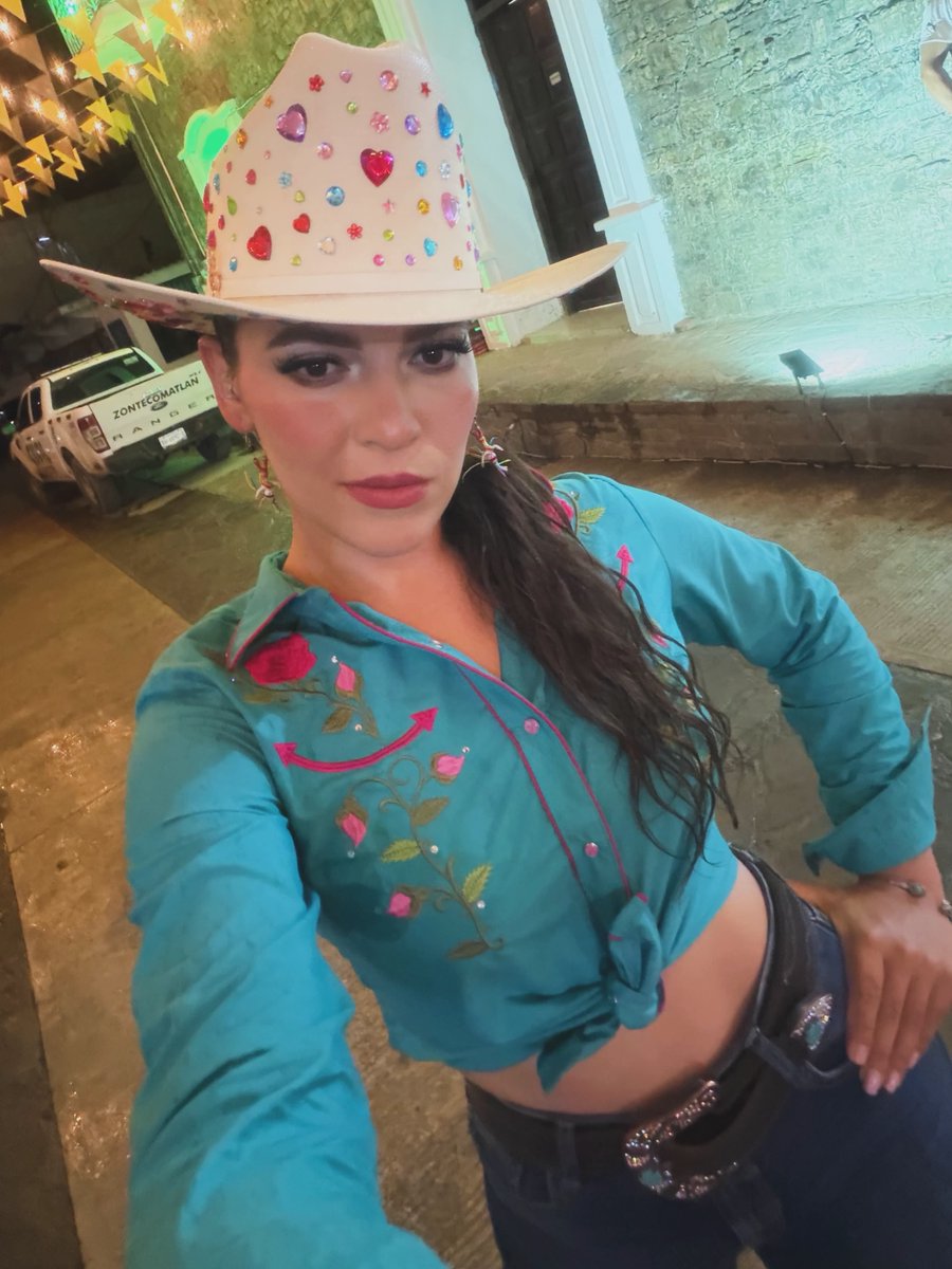 El__Perro_Verde's tweet photo. @jeronimocamber2 tios que malisisimo es santiago, a que necedad de meterlo, que le ven aparte de lo guero y mátalote? Chinga  y luego pa chingarla de acabar el tala  ufff, lo mismo pasa en chivas siempre  jugando el balon hacia atrás, perras nangueras.. @rgtito @m8am https://t.co/21azpVd1mD