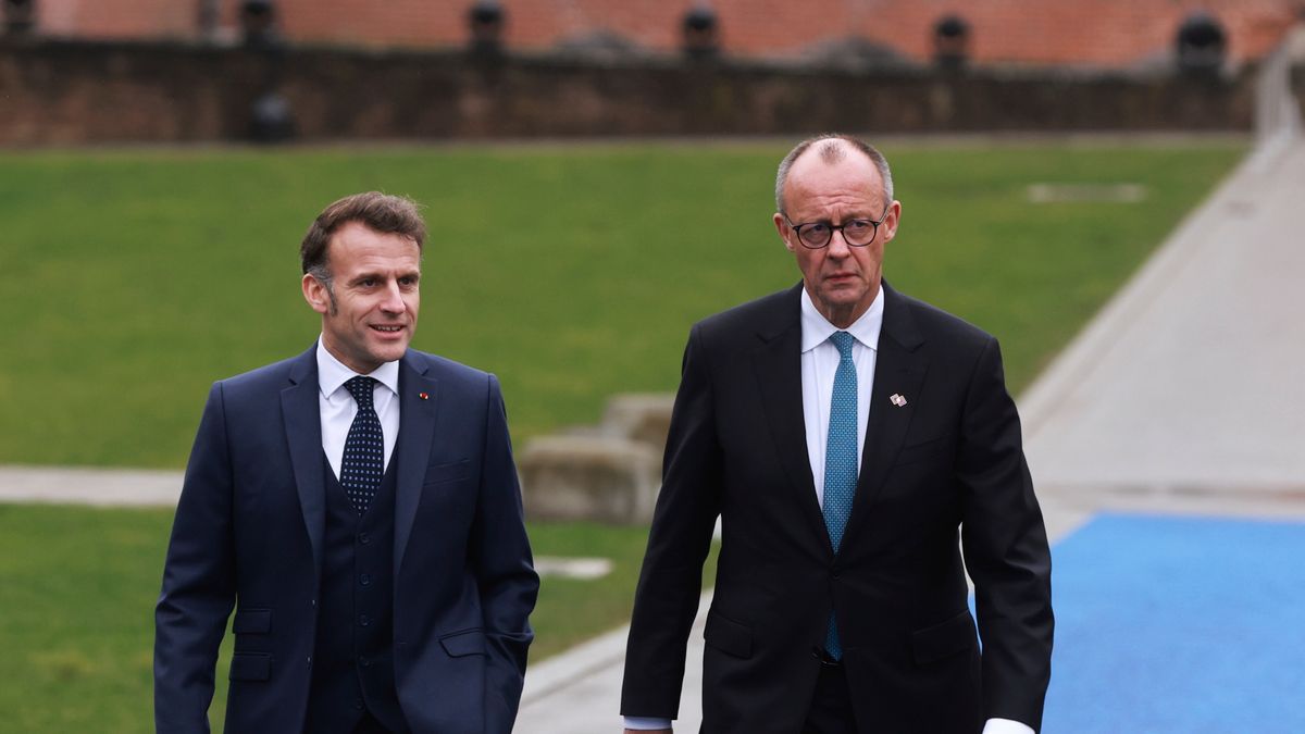 derspiegel's tweet photo. Die EU soll im Fall eines Handelskriegs rasch unfaire Handelspartner vom Binnenmarkt ausschließen können, dafür setzen sich Friedrich Merz und Emmanuel Macron ein. Der Vorstoß dürfte besonders auf China zielen. Link in X-Bio. https://t.co/bOwUHdAuFQ