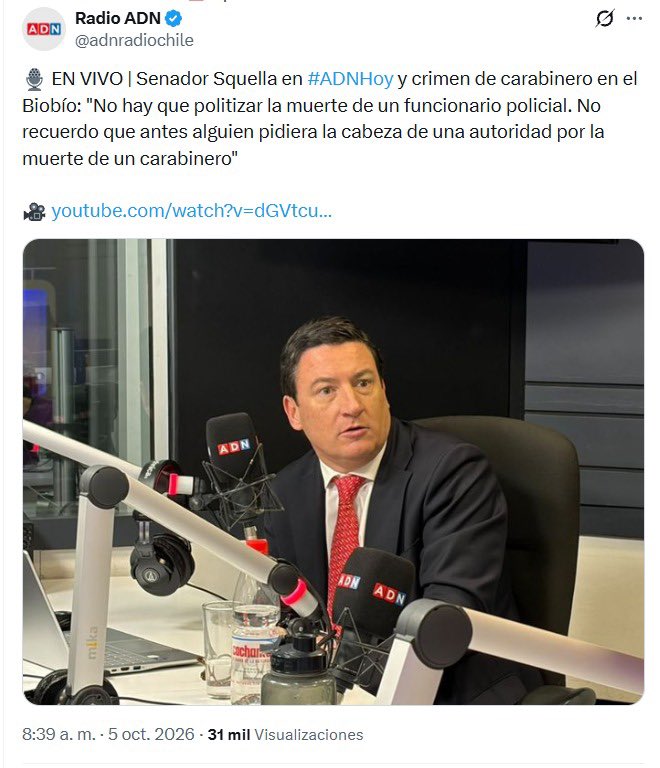 gonzalowinter's tweet photo. Ante la lamentable muerte de un carabinero, el presidente del partido de José Antonio Kast dice que no se puede politizar la muerte de un carabinero, que eso no corresponde y que a nadie podría ocurrírsele. Incluso afirma que nunca ha visto que alguien pida renuncias por la muerte de un carabinero.

Sin exagerar, la politización de la muerte de carabineros, la exigencia de renuncias tras cada fallecimiento y la instalación de la idea de que cada víctima de la delincuencia, y cada carabinero muerto en servicio, era responsabilidad directa del gobierno y del Presidente de la República fueron parte central de la estrategia opositora de José Antonio Kast durante el gobierno anterior.

Es impresionante que hoy puedan decir exactamente lo contrario sin que eso provoque siquiera un escándalo.