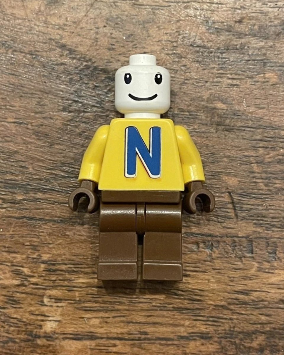Collect's tweet photo. The rare Nesquik Bunny LEGO minifigure with and without its headgear 😭 https://t.co/cmDXTkpGHI