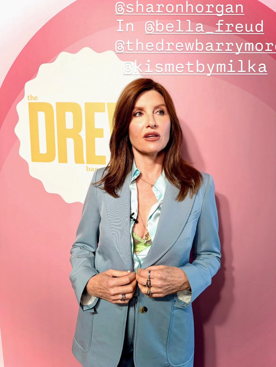 silvqcre's tweet photo. SHARON HORGAN ON THE DREW BARRYMORE SHOW TODAY #HEALINGSSSSS https://t.co/5VInkEaZbN