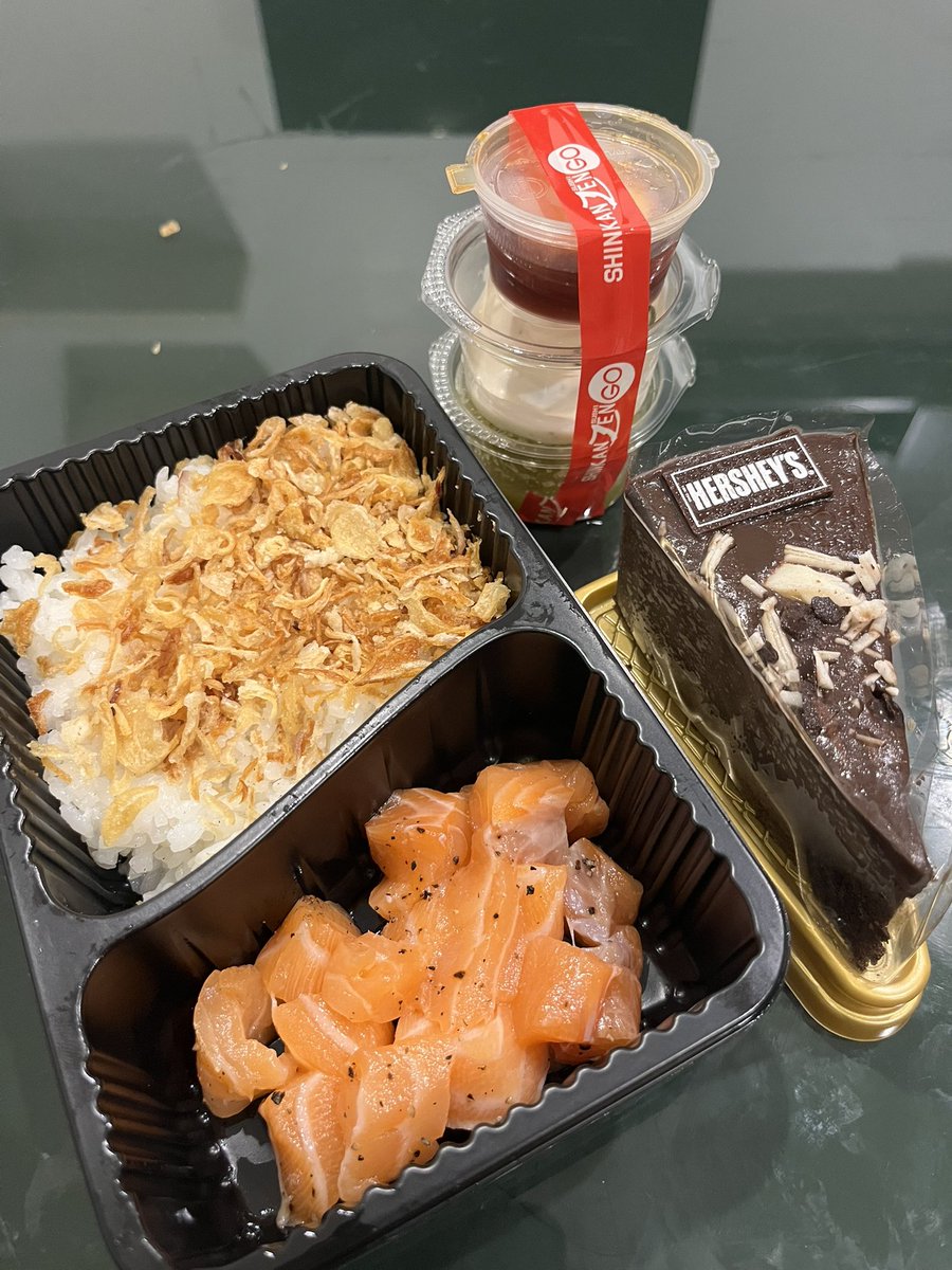 yakatarina's tweet photo. how i used to eat until i became almost overweight 😵‍💫 all of these are my personal portion btw https://t.co/Oc8ciOFOEM