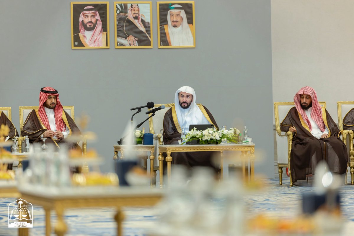 MojKsa's tweet photo. معالي وزير العدل د. وليد الصمعاني يلتقي قضاة ومنسوبي محاكم المنطقة الشرقية، ويؤكد أن دعم خادم الحرمين الشريفين ودعم ومتابعة سمو ولي العهد أسهما فيما تحقق من تطور، وأهمية مواصلة النضج المؤسسي والجودة القضائية والاستفادة من تطبيقات الذكاء الاصطناعي. https://t.co/roT9tfUxQL