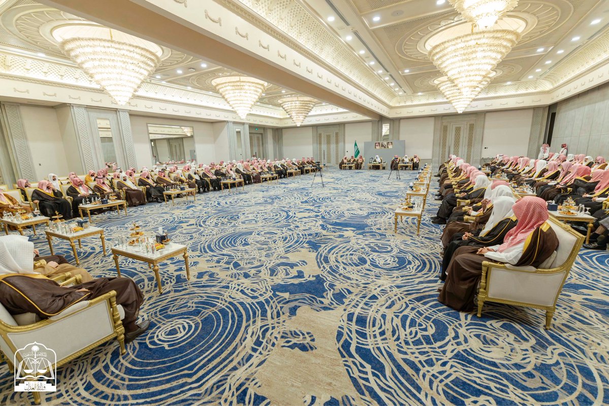 MojKsa's tweet photo. معالي وزير العدل د. وليد الصمعاني يلتقي قضاة ومنسوبي محاكم المنطقة الشرقية، ويؤكد أن دعم خادم الحرمين الشريفين ودعم ومتابعة سمو ولي العهد أسهما فيما تحقق من تطور، وأهمية مواصلة النضج المؤسسي والجودة القضائية والاستفادة من تطبيقات الذكاء الاصطناعي. https://t.co/roT9tfUxQL