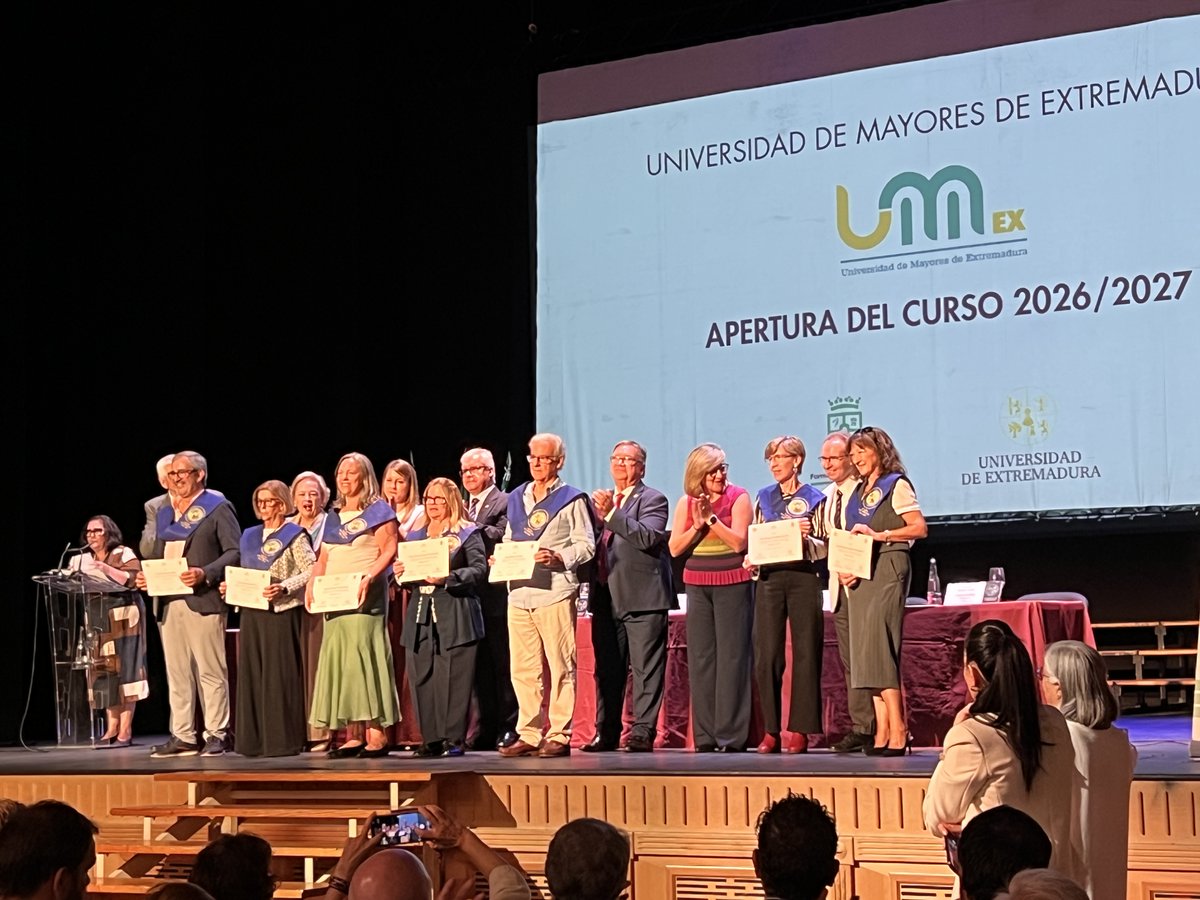 infouex's tweet photo. 🎓 La Universidad de Mayores de Extremadura inicia el curso con récord de 4.725 estudiantes y presencia en 11 sedes
📈 La @umexunex ha triplicado su alumnado en los últimos cuatro cursos
🏅 Entrega de 98 diplomas y lección inaugural de Alfonso Pinilla

ℹ️https://t.co/NNTtTlF6RI https://t.co/OTGkKKdBvE