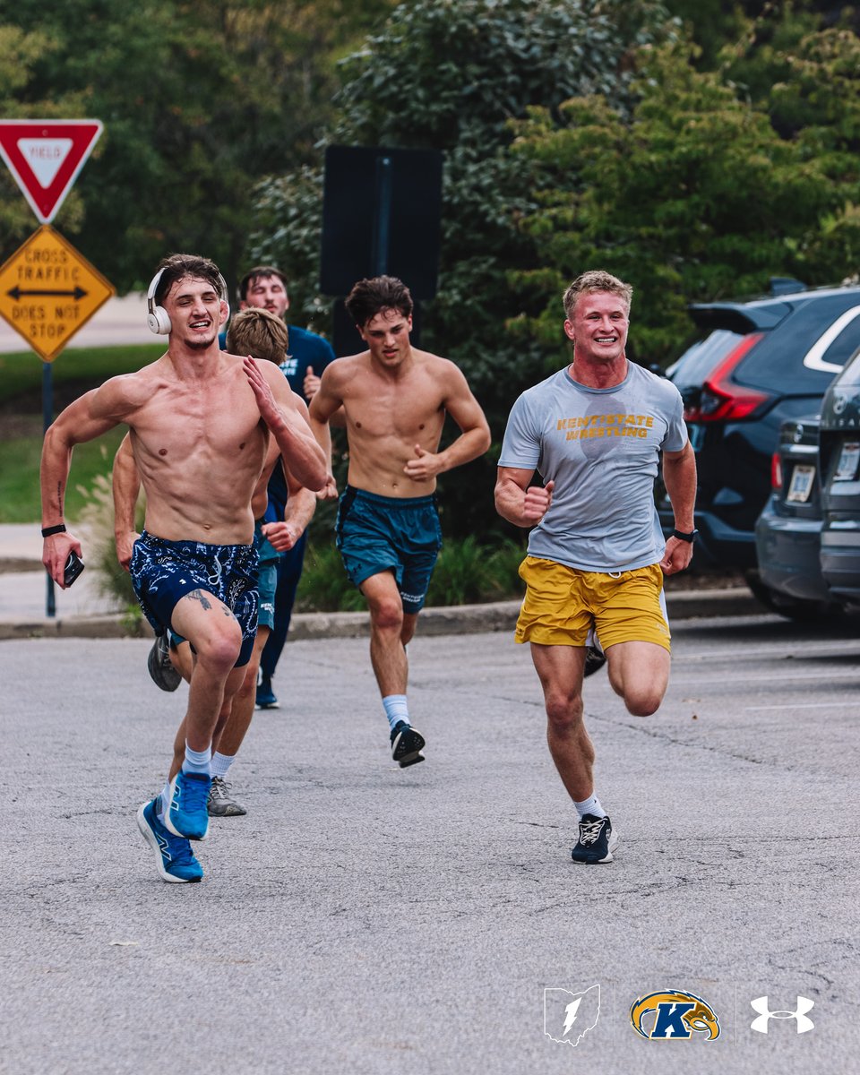 KentStWrestling's tweet photo. The Chase For Championships Starts Now🏃💨 

#TheGoldenEra | #GoFlashes⚡ https://t.co/bouhIatVSq
