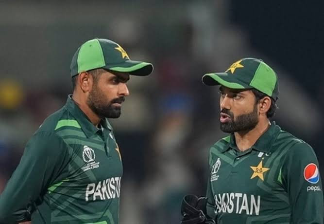 Hamzakhan17_'s tweet photo. 🚨 BABAR AZAM DROPPED!!

- Babar Azam has been dropped from T20I squad of Pakistan for the series against Sri Lanka. 🇵🇰💔 https://t.co/sBYTEvcZ7t
