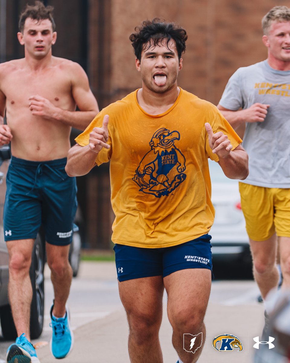 KentStWrestling's tweet photo. The Chase For Championships Starts Now🏃💨 

#TheGoldenEra | #GoFlashes⚡ https://t.co/bouhIatVSq
