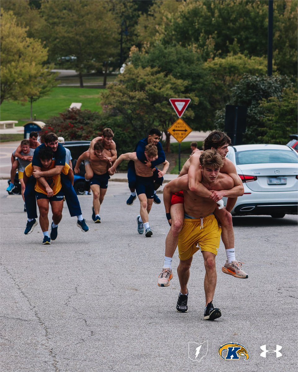 KentStWrestling's tweet photo. The Chase For Championships Starts Now🏃💨 

#TheGoldenEra | #GoFlashes⚡ https://t.co/bouhIatVSq