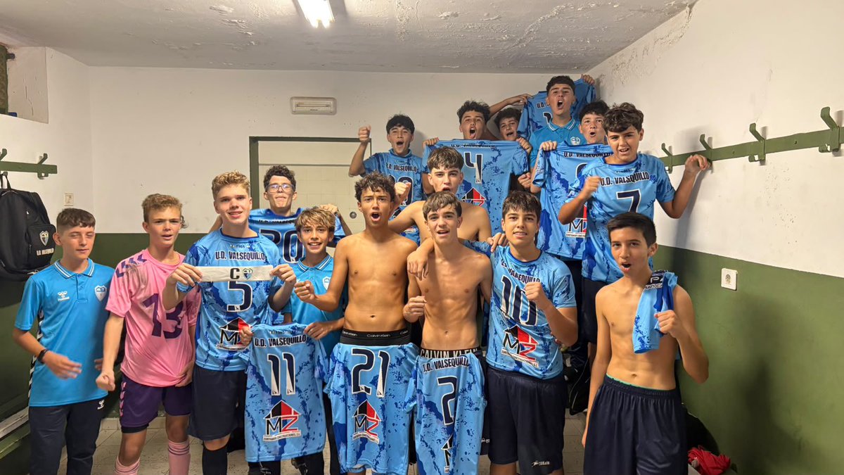 UDValsequillo's tweet photo. 𝐂𝐀𝐃𝐄𝐓𝐄 // Gran triunfo a domicilio 💙
Nuestro Cadete firmó una gran victoria fuera de casa frente a Las Huesas. ¡Seguimos creciendo y sumando! 💪🏼
🟠 U.D. Las Huesas 1
🔵 U.D. Valsequillo 4
#vamosvalsequillo⚽️💙
#súbetealtren🚂 https://t.co/k0ax6erPDI