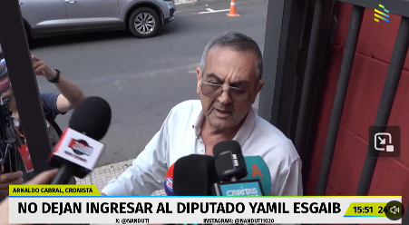 BogadoMayor's tweet photo. NI SU PROPIO PARTIDO lo quiere....
Felicito a los dirigentes que no le permitieron la entrada a este vividor del Estado...
Dijo que se iría del Pais si ganaba Soledad...
Estamos esperando que cumpla su palabra..que en realidad nunca la tuvo, es un simple vividor. https://t.co/hA2pikZaWb