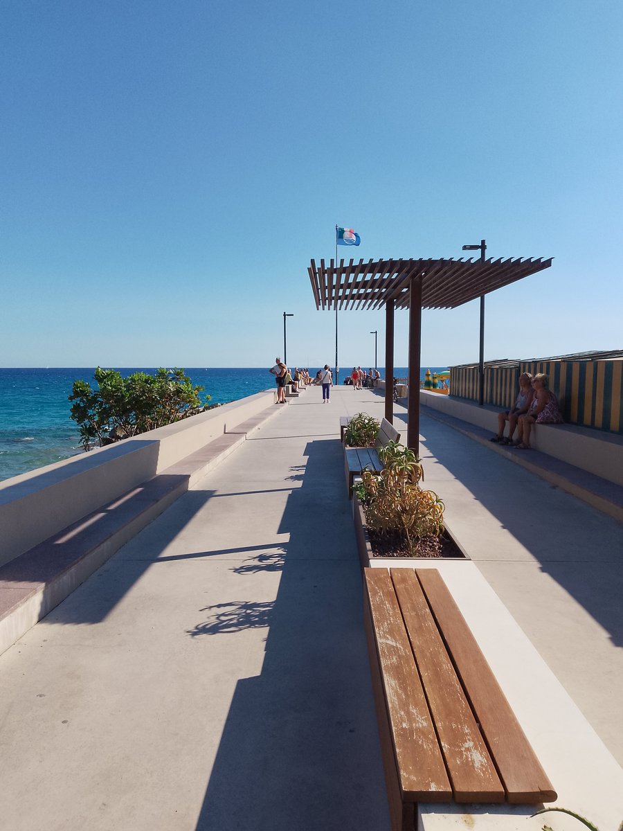 l_estemporaneo's tweet photo. Questa fotografia l'ho scattata il 12 settembre 2026.
Il luogo è il #molo di #FinaleLigure (SV).
La temperatura era ottima perché faceva caldo, ma c'era il vento, e il numero di persone era abbastanza.
Inoltre, era da un po' di anni che non andavo al mare in #Liguria al sabato. https://t.co/IrKvVVM3t8