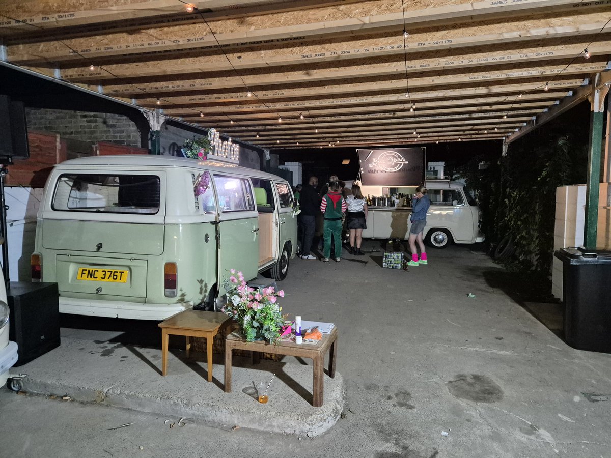 AltitudeEvents's tweet photo. What a fantastic evening of fun with our #DanceMachine set up alongside @ButtercupBus and their awesome #CamperVanPhotobooth and #CamperVanBar in Croydon at the weekend!

#DanceMatHire https://t.co/VbAW8oLvgn