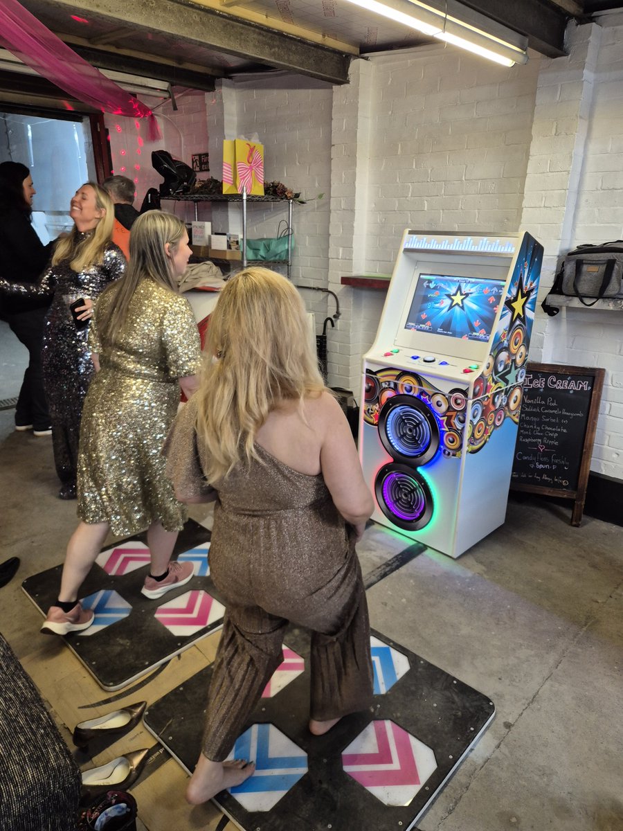AltitudeEvents's tweet photo. What a fantastic evening of fun with our #DanceMachine set up alongside @ButtercupBus and their awesome #CamperVanPhotobooth and #CamperVanBar in Croydon at the weekend!

#DanceMatHire https://t.co/VbAW8oLvgn