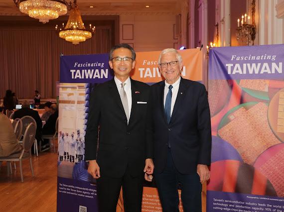 erniehardeman's tweet photo. It was a wonderful evening attending the 115th National Day of Taiwan Celebration, hosted by the Taipei Economic and Cultural Office. They had exhibitions showing off Taiwan's high-tech innovations, and highlighting our shared values of democracy and rule of law. https://t.co/irJIBins0w