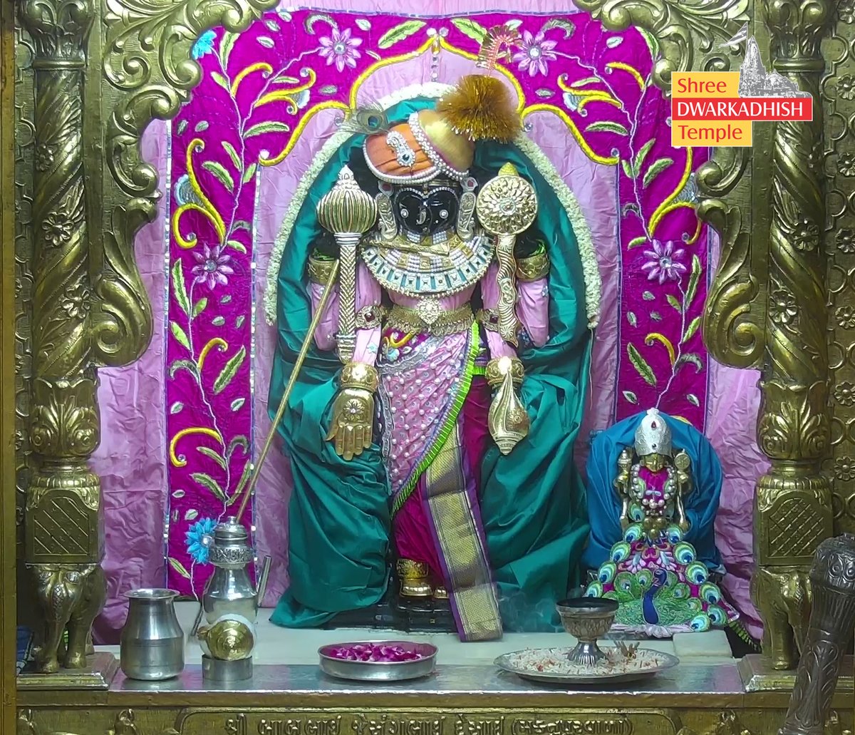 DwarkaOfficial's tweet photo. राजाधीराज द्वारीकाधीशजी के संध्या आरती दर्शन 🙏🏻
श्री द्वारकाधीश मंदिर द्वारका,गुजरात
दिनांक :- 05/10/2026 सोमवार 

#dwarka #sandhyaaarti
#ShridwarikadhishmandirOfficial https://t.co/eC3fT1a6sm