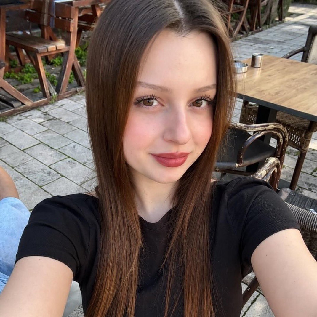 marequ1escentia's tweet photo. Gökçe Alkan daha 18 yaşındaydı hayatı hayalleri 24 yaşındaki katil mustafa bağ tarafından katledildi bu ülkede her gün bir kadın bir çocuk öldürülüyor hikayesi yarım kalan bütün kadınlar ve çocuklar için susma sustukça sıra sana gelecek https://t.co/xleY4b3gFu