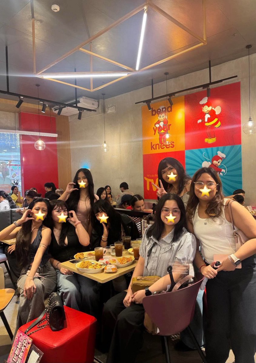 sunsunstarr's tweet photo. sino ba kayo at bakit ko kayo namimiss??🥹🥹

finallyyy naganap na yung grand meetup natin, always kase tayo kulang every enhypen ganaps. I’m soaper happy that I got to experience this funmeet with u guys, I super enjoyed ur company literal andami ko laugh sainyo HAHAHA next target natin blood saga ph, tayo na daw mag coconcert di na enhypen CHOZ!! 

see you soon mga bebi q labyuuu 😽
(p.s. mas miss ko parin enhypen 😜)
@elysiansunoo @gwy_yumiii05 @mildangzlvr @blissunsun @xo__jaeyun @wonvcrz