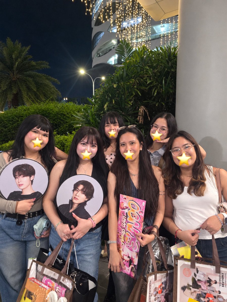 sunsunstarr's tweet photo. sino ba kayo at bakit ko kayo namimiss??🥹🥹

finallyyy naganap na yung grand meetup natin, always kase tayo kulang every enhypen ganaps. I’m soaper happy that I got to experience this funmeet with u guys, I super enjoyed ur company literal andami ko laugh sainyo HAHAHA next target natin blood saga ph, tayo na daw mag coconcert di na enhypen CHOZ!! 

see you soon mga bebi q labyuuu 😽
(p.s. mas miss ko parin enhypen 😜)
@elysiansunoo @gwy_yumiii05 @mildangzlvr @blissunsun @xo__jaeyun @wonvcrz