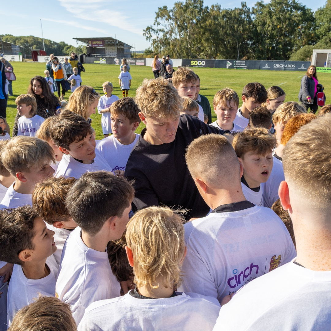 AmpthillRufc's tweet photo. Community Rugby X @cinchuk 💜
Some of the best from Sunday's @cinchuk launch with over 200 junior and mini players joined by @cinchuk ambassadors Fin Smith and Tommy Freeman as well as some of our first team MOB 🤝
#cinchit #ampthill #community #themob https://t.co/O5TV1riOEO
