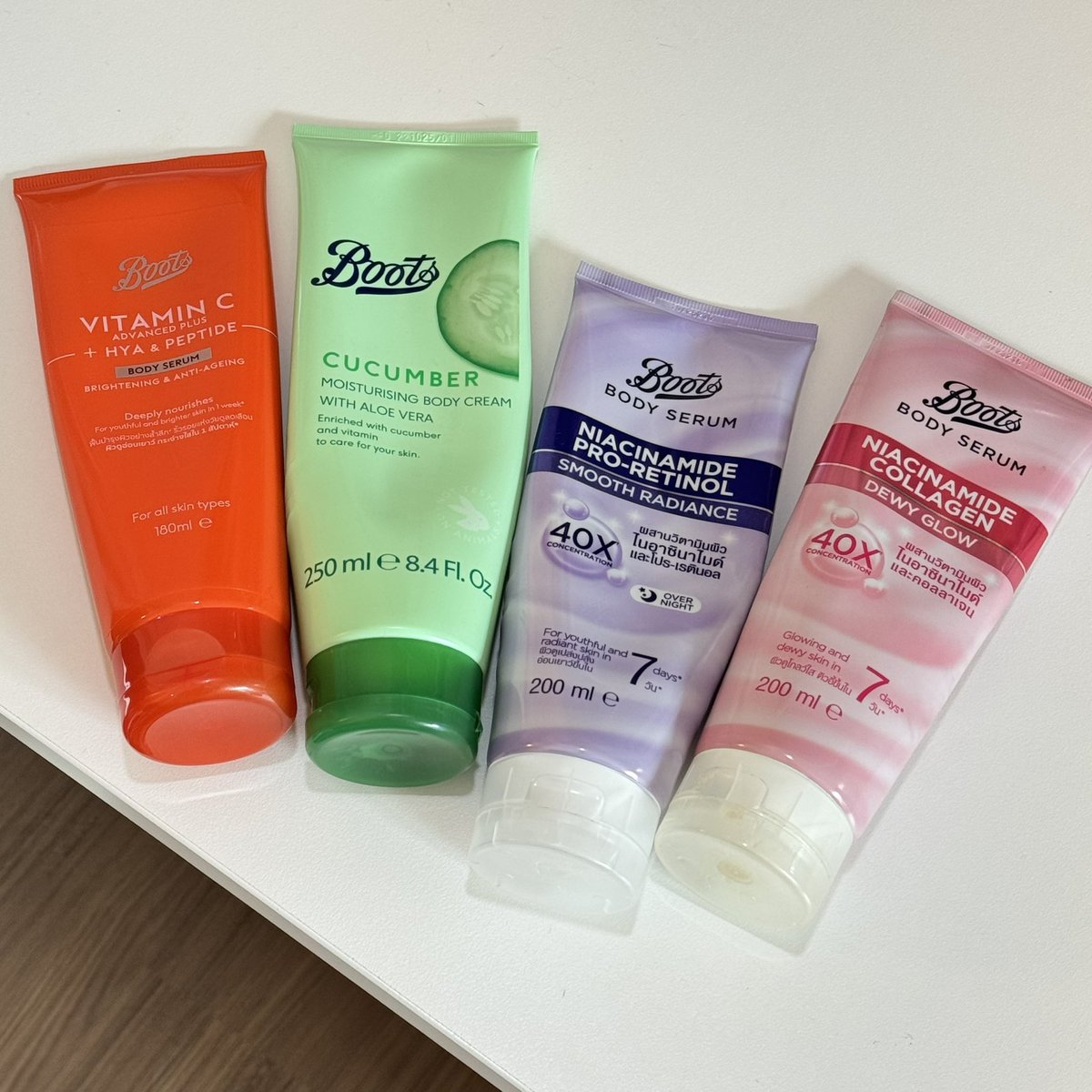 Sawarinni's tweet photo. เอาจริงนี่ใช้ body lotion ของ boots แล้วผิวดีขึ้นมากๆๆ เรียกได้ว่าถูกและดี ไม่ต้องซื้อแพงแค่เลือกที่เหมาะกับสภาพผิวเราก็พอ นี่คือ 4 หลอดที่ใช้ประจำ ผิวนุ่ม/ผิวไบร์ท ผิวใส &amp; เนียนขึ้นมากๆๆ https://t.co/EZEOnskOqo