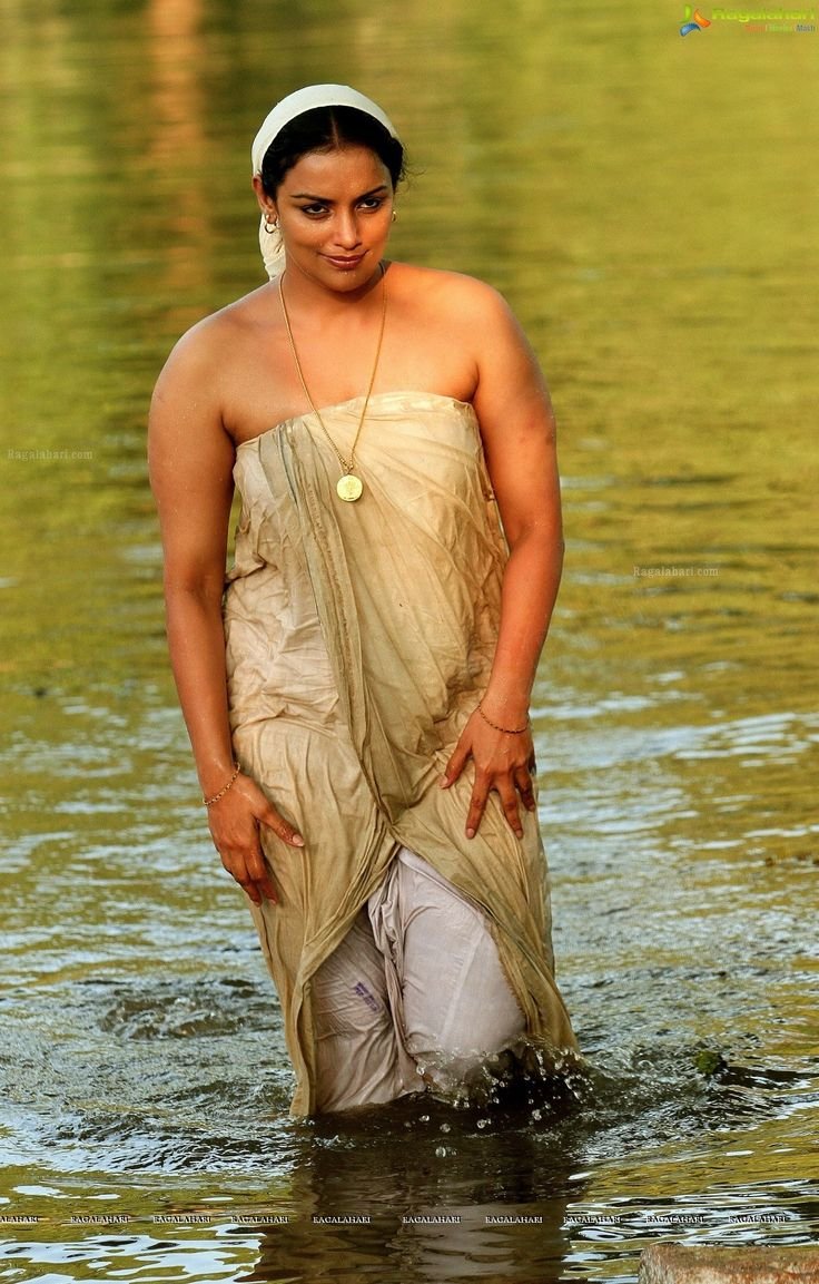 Johncarter1flo's tweet photo. ശ്വേത ചേച്ചി ഈ Pic കൊണ്ട് ഉണ്ടാക്കിയ ഫാൻസ് ചില്ലറ അല്ലാ 

അന്ന് ആ സമയത്ത് ഈ പടം സെർച്ച് ചെയ്ത് എടുത്ത് ഡൗൺലോഡ് ചെയ്ത് ലാപ്ടോപ് l സേവ് ചെയ്തു വെച്ച് 💦 ..uff

ഈ പടം കൊണ്ട് അങ്ങ് തെലുങ്കന്മാർടെ ഇടയിലും ഓളം ഉണ്ടാക്കി🥵

യൂട്യൂബിൽ ഇതിൻ്റെ സീൻസിൻ്റ��� അടിയിലുളള കമെൻ്റസ് തന്നെ ധാരാളം🍑 https://t.co/rS6q8bqhdp