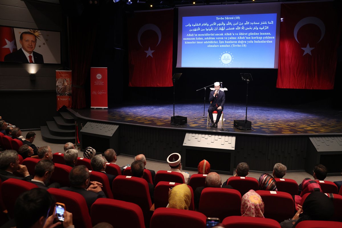 diyanetbasin's tweet photo. Diyanet İşleri Başkanı Prof. Dr. Safi Arpaguş, Camiler ve Din Görevlileri Haftası münasebetiyle İstanbul’da görev yapan din görevlileriyle bir araya geldi.

https://t.co/wVX89d8gyK https://t.co/JLYfciCIzk