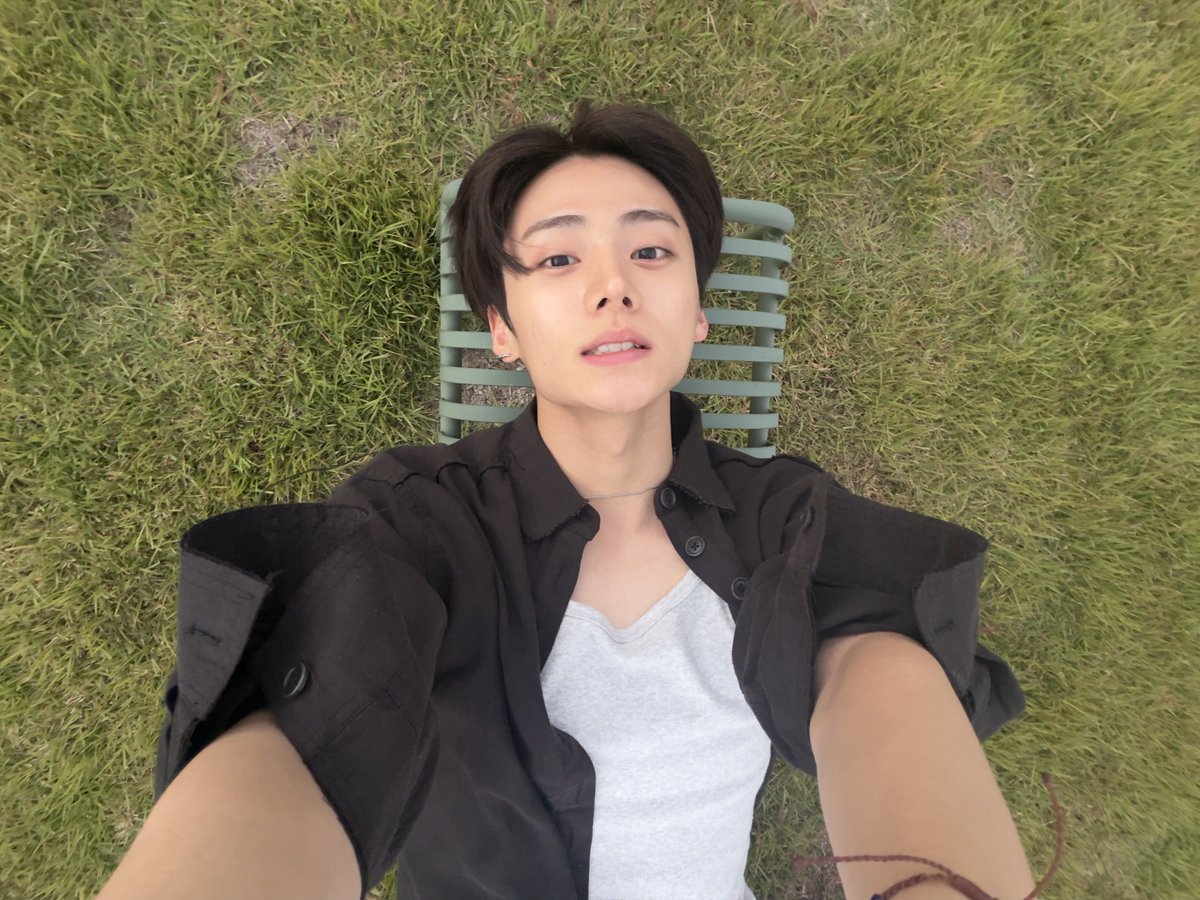 ALD1_official's tweet photo. 구울 수 있는 곳에서 잘 굽고 누울거면 편하게 눕고

#ALPHADRIVEONE #ALD1
#알파드라이브원
#SANGWON #상원 https://t.co/ZWk9MhesEW