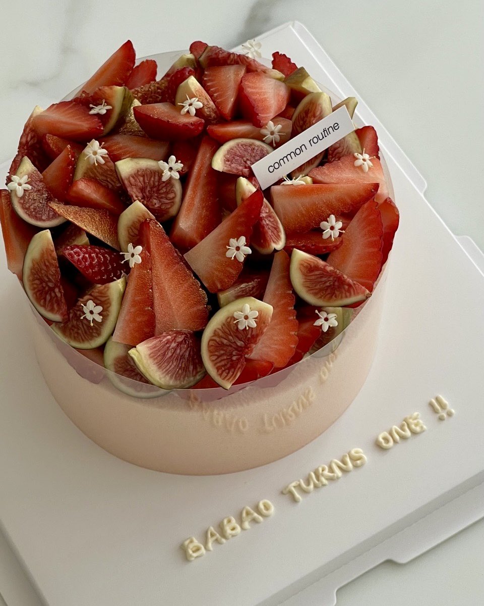 bon_appetitbkk's tweet photo. 6 ร้านที่น้องคัดมาแล้วว่าอร่อย / photogenic และสั่งซ้ำเรื่อยๆ✨🎂🥳

1. Goûtes patissiere’s room >> Strawberry Puffle Cake (ร้านเพื่อนน้องเอง นางทำขนมเก่งมาก อวยตลอดไป)

2. Montange  >> อร่อย สวย รสชาติซับซ้อน combine รสเก่ง

3. La Rosella  >> Ispahan Mousse Cake สีสวย น่ารัก หอมกุหลาบ

4. Bake by Chef Burin >> Raspberry Chocolate Cake ราสป์เบอร์รีมาเยอะแบบสะใจ น่าร้ากกกก

5. common routine >> เค้กน่ารักมากกก ผลไม้อร่อย ฉ่ำ ให้เยอะ

6. Spread & Sprinkle >> ไม่ใช่เค้กแต่เป็นทาร์ตหน้าต่างๆ อร่อยและสวยมาก ทาร์ตโนหนึ่งเลย💖🫶🏻