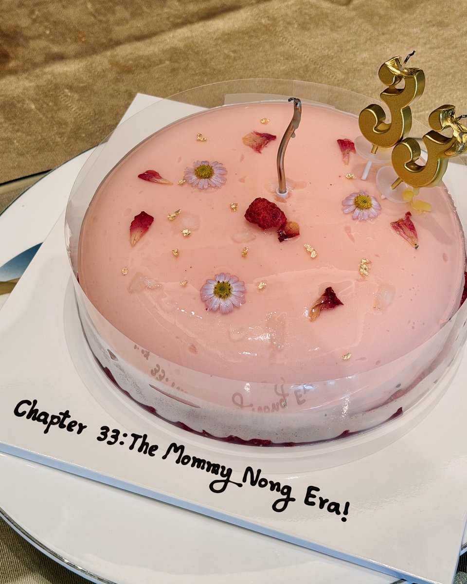 bon_appetitbkk's tweet photo. 6 ร้านที่น้องคัดมาแล้วว่าอร่อย / photogenic และสั่งซ้ำเรื่อยๆ✨🎂🥳

1. Goûtes patissiere’s room >> Strawberry Puffle Cake (ร้านเพื่อนน้องเอง นางทำขนมเก่งมาก อวยตลอดไป)

2. Montange  >> อร่อย สวย รสชาติซับซ้อน combine รสเก่ง

3. La Rosella  >> Ispahan Mousse Cake สีสวย น่ารัก หอมกุหลาบ

4. Bake by Chef Burin >> Raspberry Chocolate Cake ราสป์เบอร์รีมาเยอะแบบสะใจ น่าร้ากกกก

5. common routine >> เค้กน่ารักมากกก ผลไม้อร่อย ฉ่ำ ให้เยอะ

6. Spread & Sprinkle >> ไม่ใช่เค้กแต่เป็นทาร์ตหน้าต่างๆ อร่อยและสวยมาก ทาร์ตโนหนึ่งเลย💖🫶🏻
