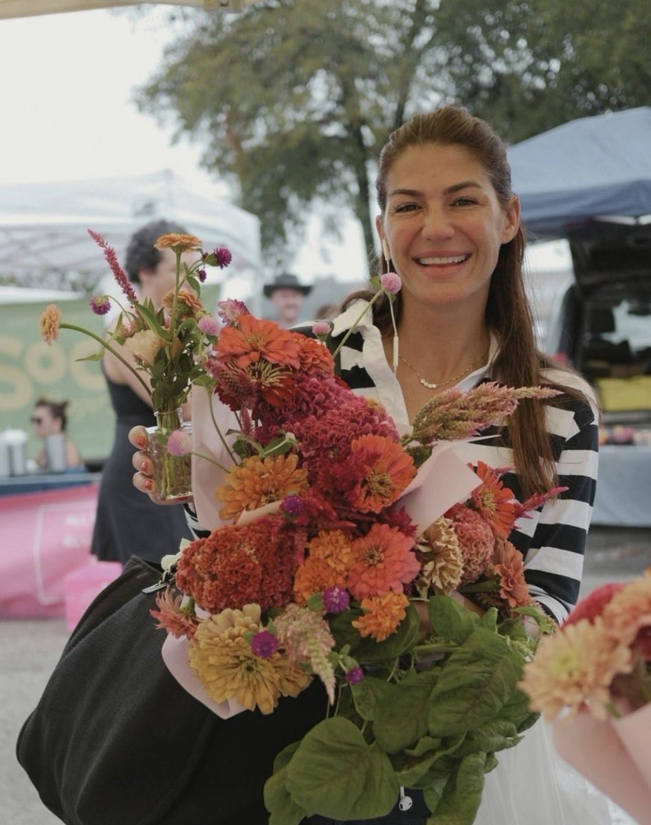 genpadbr's tweet photo. Princesa!! 🩷✨

Registro lindo da Gen fazendo comprinhas na feira de produtores locais em Austin.

📸: bartoncreekfarmersmarket no Instagram. https://t.co/Q6gAGEljT2