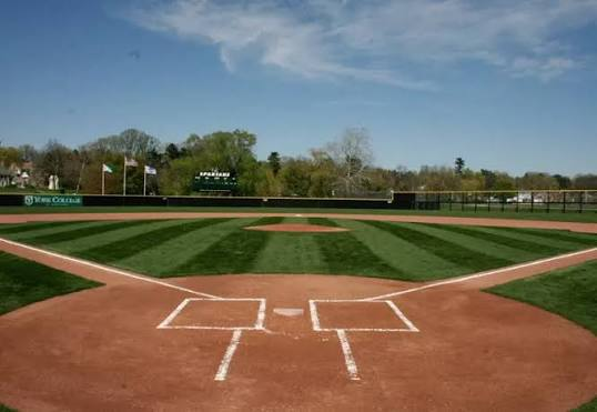 TOFilming_EM's tweet photo. Filming Update!
#LinsayLohan's new movie #ReturnToYou is expected to film a baseball scene around York University TODAY!! 💌🎥🎬 https://t.co/dWBzxIoTav