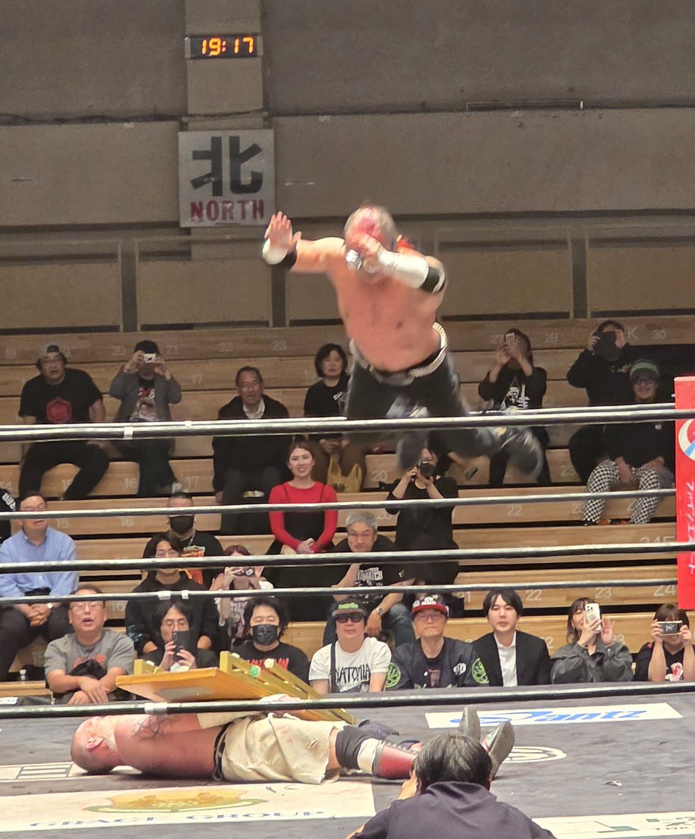 KT54770365's tweet photo. パールハーバースプラッシュWithフォークテーブル

#葛西純
#NeilDiamondCutter
#pw_freedoms https://t.co/mTU58HQbBz