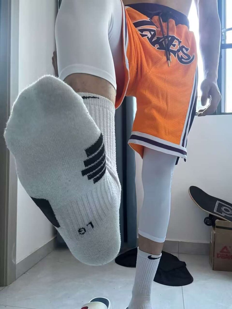 S07k4yn's tweet photo. 抽一个人送袜子 https://t.co/V5VfZEPHjv