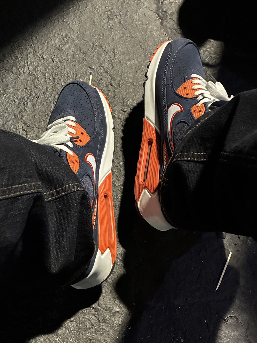 brimhef's tweet photo. Partied well into the night on a @ChicagoBears W https://t.co/3Mc8UF5jNI