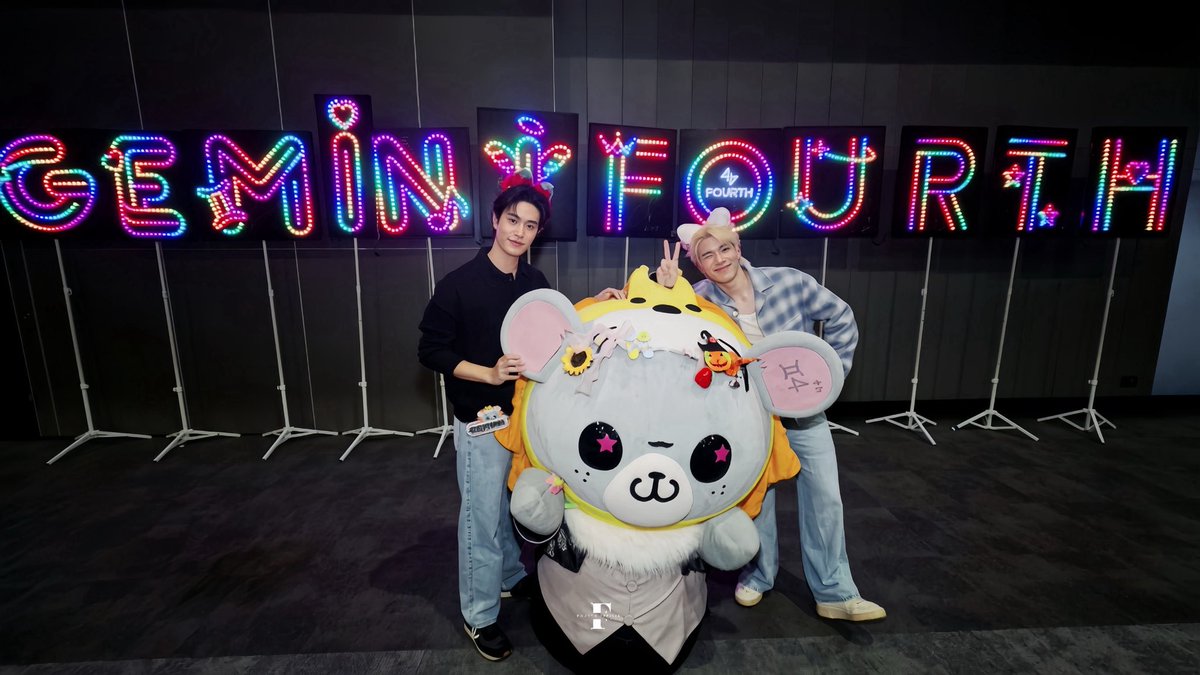 FourthOfficiall's tweet photo. วันนี้ขอบคุณทุกคนที่มาหาน้องเจมีไนน์ น้องโฟร์ท และลูกคุณหนูนะคะ งานวันนี้บรรยากาศเต็มไปด้วยความอบอุ่นและสนุกมากกก ขอบคุณ @gemini_ti @tawattannn @_lookkhunnoo และที่ขาดไม่ได้ขอบคุณ @GMMTV ที่ทำให้เกิดกิจกรรมดีๆ ทำให้ครอบครัวตัวจี๊ดได้มาใช้เวลาอันแสนพิเศษด้วยกัน หวังว่าจะได้เจอกับทุกๆคนอีกครั้งในเร็ววันนะคะ ฝากติดตามกิจกรรมต่อไปของครอบครัวตัวจี๊ดด้วยน๊าาา 💙✨

GEMINIFOURTH LKN MY FAM  
#GMMTVFANIVAL2026HappyFamilyxGF
#Fourthnattawat #โฟร์ทณัฐวรรธน์
#GeminiFourth #LOOKKHUNNOO