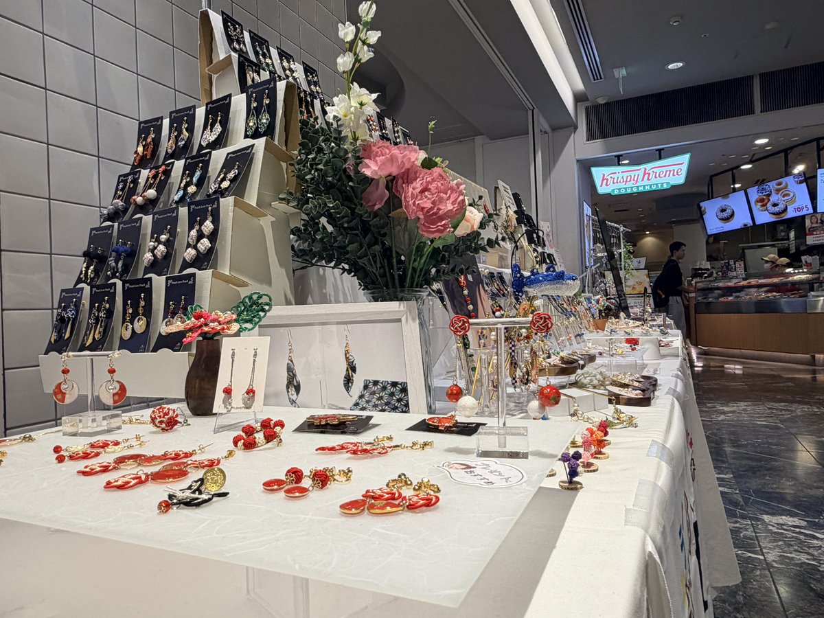 PLP1206's tweet photo. 京阪モールでの6日間の出店が終了しました。
今回はいつもと違う日程でしたが、常連のお客様にもお越しいただけて嬉しかったです♡

ご一緒したクリエイターの皆さんとのお話や、ディスプレイの工夫もたくさん学べました。

お立ち寄りくださった皆様、ご一緒した皆様、ありがとうございました！ https://t.co/oGbcgR58g9